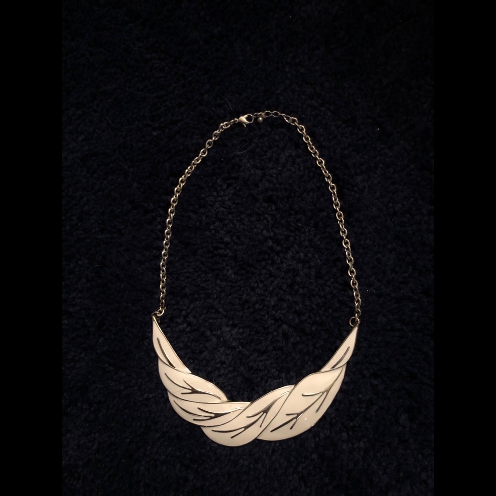 Forever 21 Cream and Gold Necklace